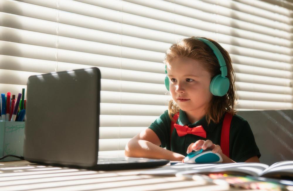 Online Education for Families Who Travel